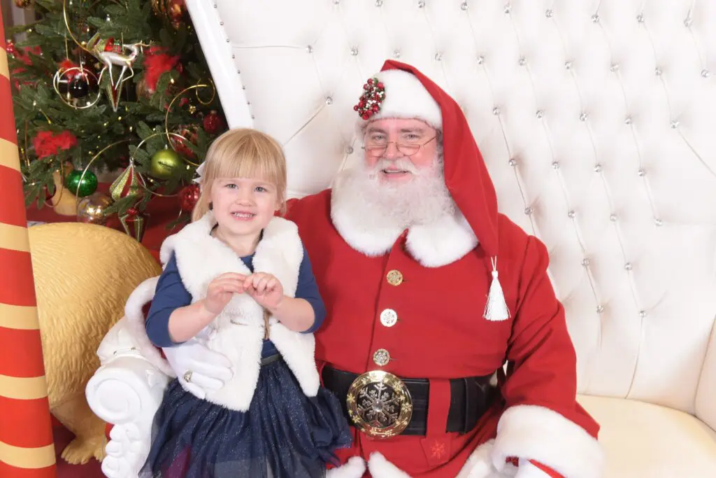 The flagship Neiman Marcus in Downtown Dallas has transformed into a winter wonderland once again. Whether you want to window shop, grab a photo with Santa, or dine at the Zodiac Room, this is one iconic stop you do not want to miss.