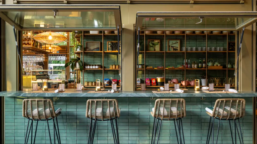 Patio at Rose Café © Evan Sung