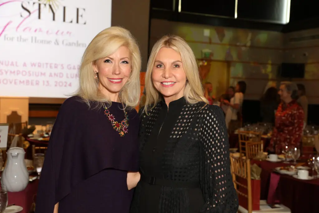 Mistress of Ceremonies Calvert Collins-Bratton, Catherine Awtrey (Photo by Rob Wythe/Wythe Portrait Studio)