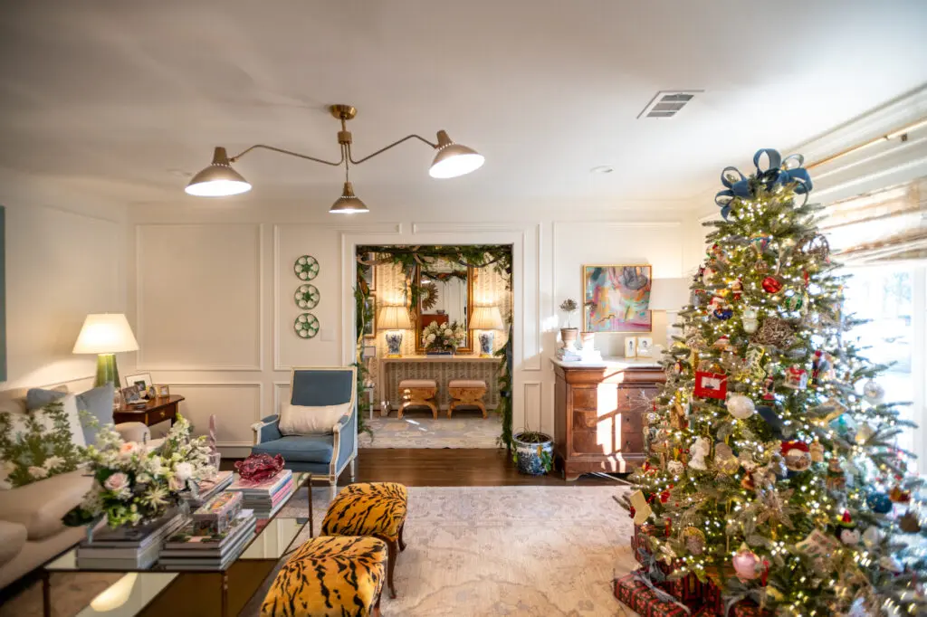 Living room in the Caroline Harper Knapp home decorated for the Kappa Kappa Gamma 'Holiday Pilgrimage' (Photo by Chris Bailey Photography) 