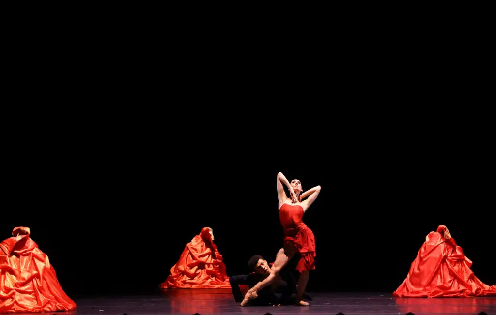 Houston Ballet Principal Beckanne Sisk and Corps de Ballet dancer Saul Newport in Brett Ishida’s "what I was thinking while I was waltzing." (Photo by Amitava Sarkar; courtesy of Houston Ballet)
