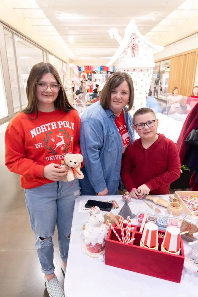 Children’s Health Patient Ambassador Adalynn with her mom and brother. (Photo by Kim Leeson)