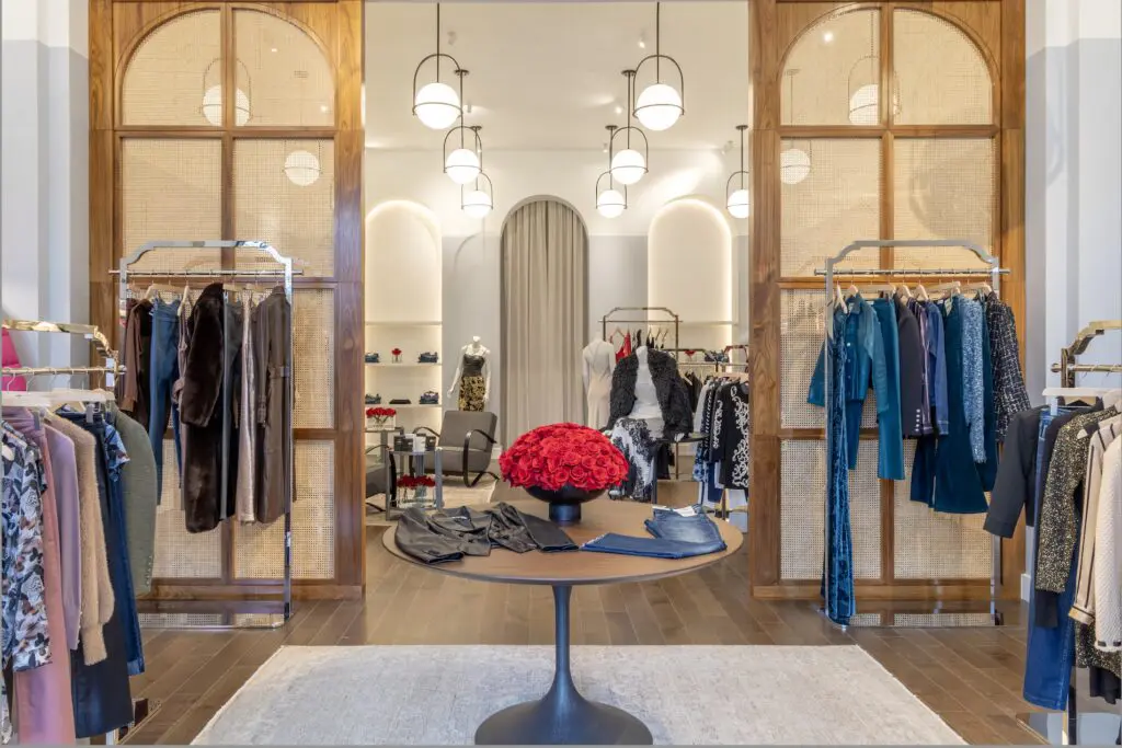 L’Agence opened its first Texas store at River Oaks District.