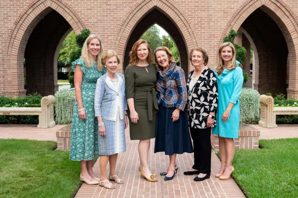 Kappa Kappa Gamma Charitable Foundation 'Holiday Pilgrimge' mother/daughter chairs Sarah Jones Lane, Debbie Jones, Becky Vander Ploeg Austin, Laurie Vander Ploeg, Lynn West, Elizabeth West (Photo by Chris Bailey Photography) 