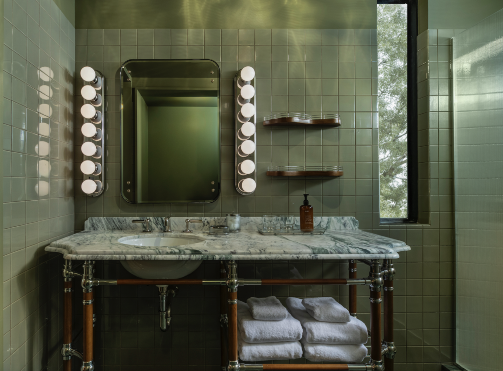 A Saint Augustine bath with Verde Borealis marble (Photo by Julie Soefer)
