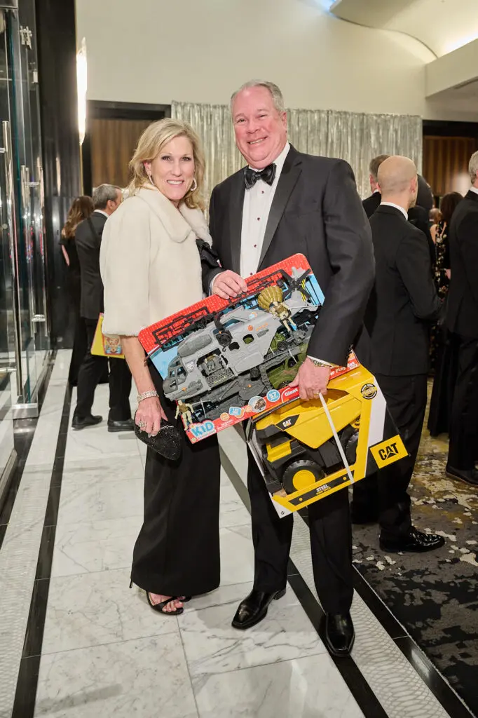 Seliece & Lee Womble at the Spindletop Community Impact Partners 50th annual Holiday Ball (Photo by Fulton Davenport/PWL Studio)