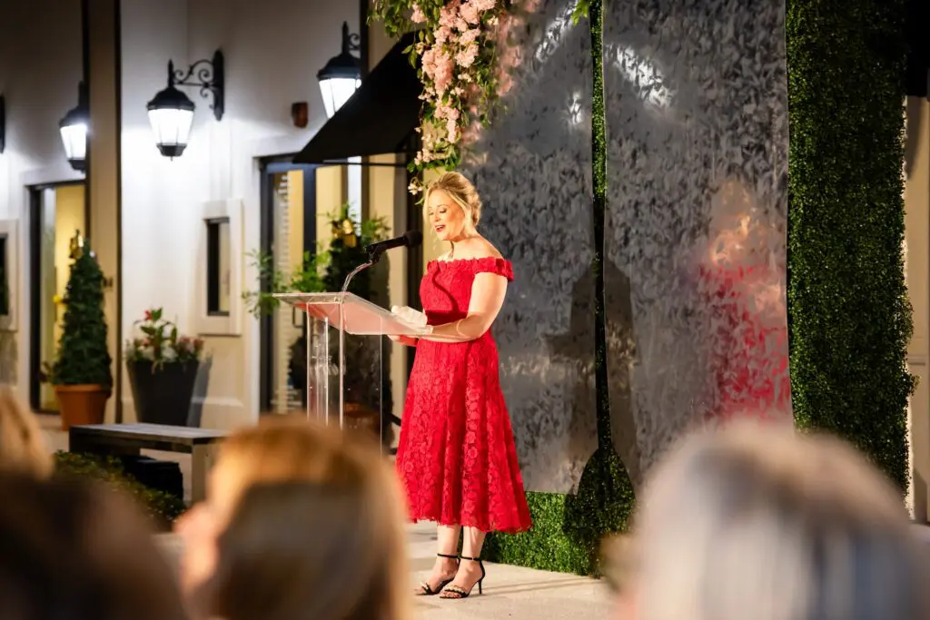 Emcee Maggie Flecknoe at the Elizabeth Anthony  annual fashion evening benefiting the American Heart Association (Photo by Christina Griffin)