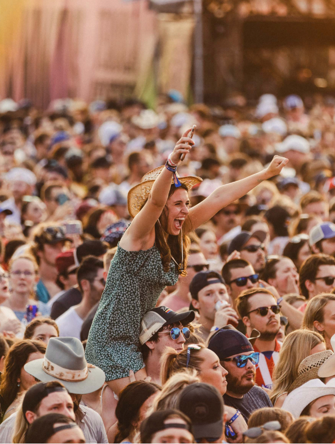 Country music’s biggest stars and rising talents take the stage for three unforgettable days at the inaugural Lone Star Smokeout at AT&T Stadium. (Courtesy of Lettuce Entertain You Restaurants)
