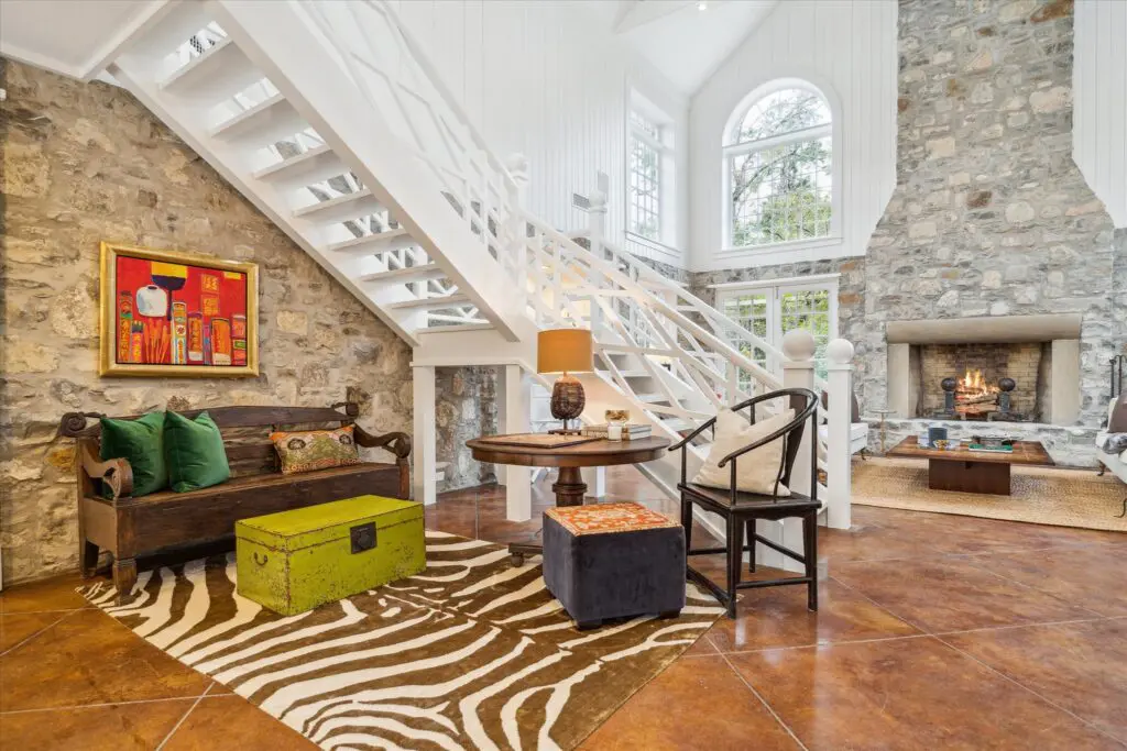 A cozy nook beneath the stairwell at 8899 Sandringham in Houston's Bayou Woods subdivision (Photo by TK Images/Compass)