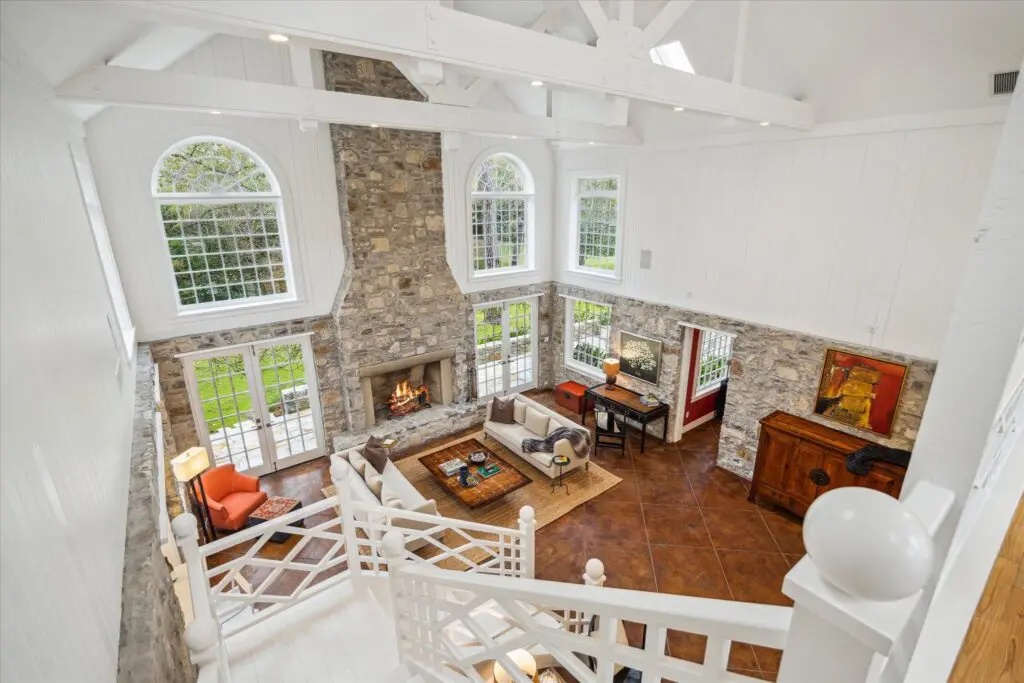 Upstairs view of the spacious great room at 8899 Sandringham in Houston's Bayou Woods subdivision (Photo by TK Images/Compass)