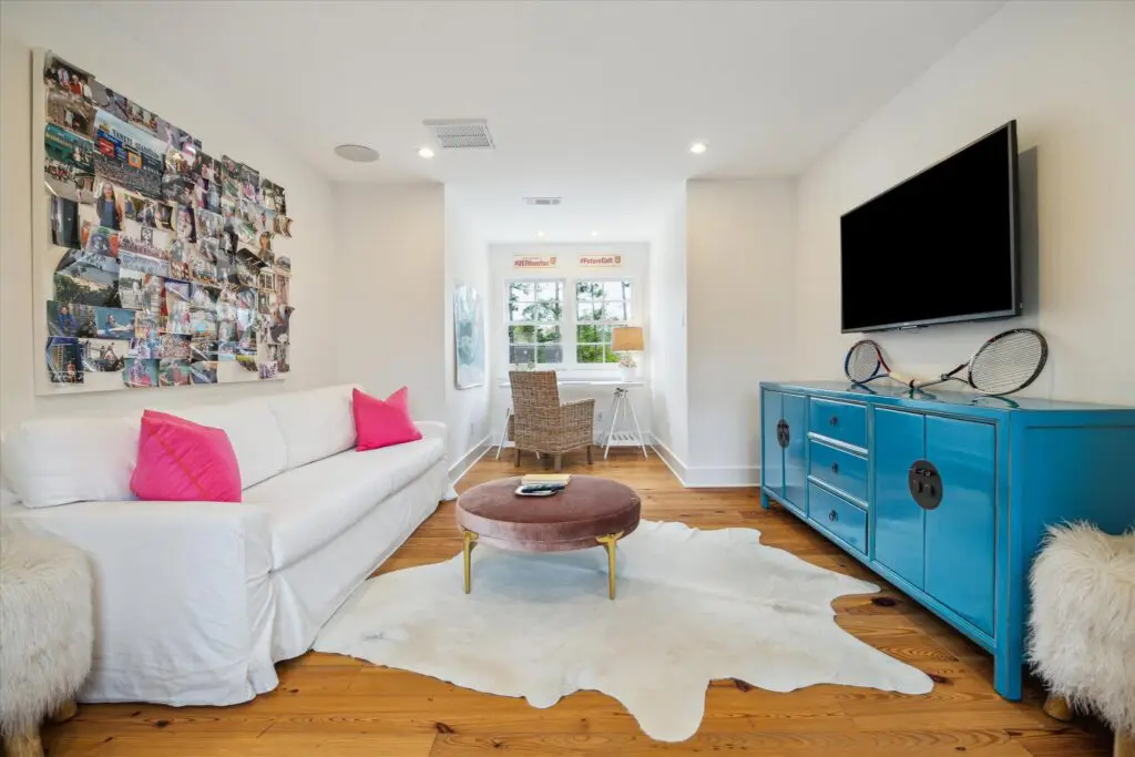 8899 Sandringham in Houston's Bayou Woods subdivision (Photo by TK Images/Compass)