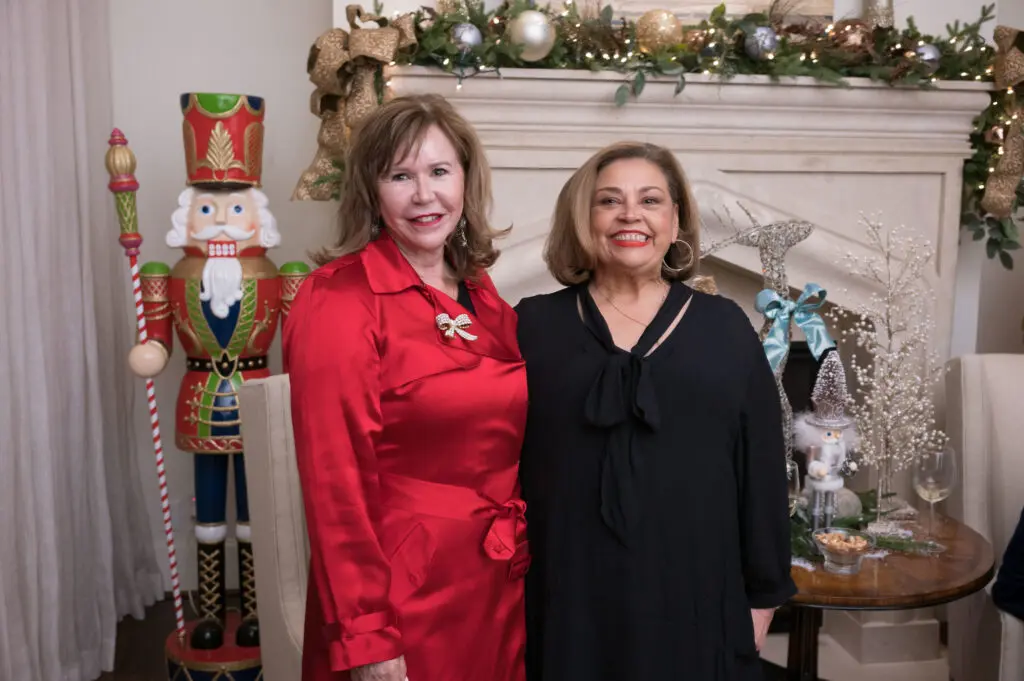 Cyndy Garza-Roberts, Linda Cantu at Legacy Community Health's Holiday Schmooze. (Photo by Daniel Ortiz)