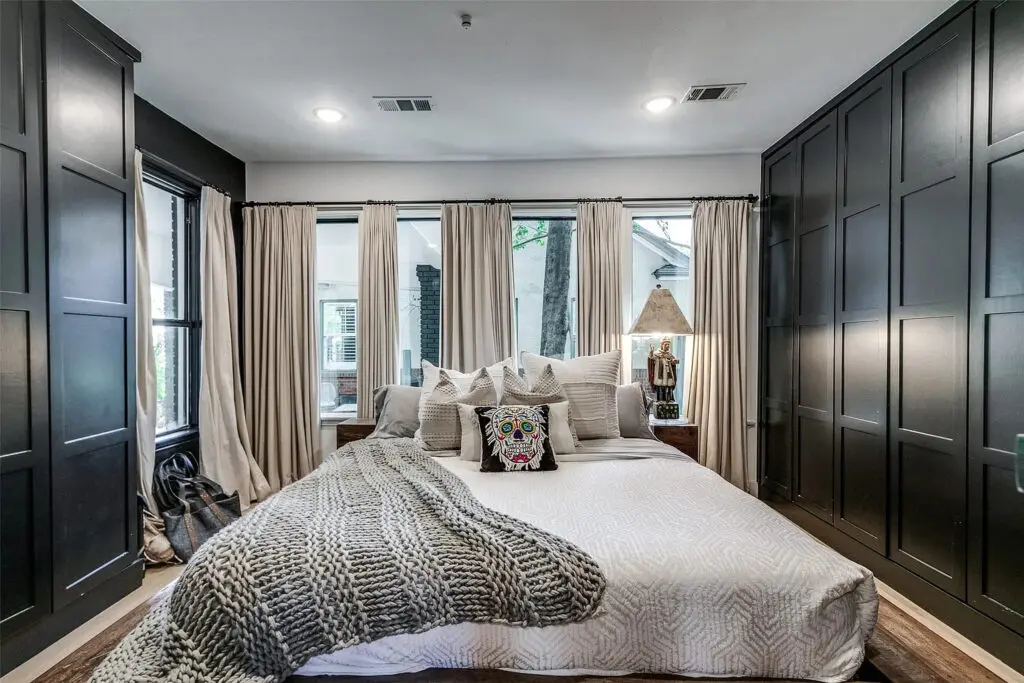 The primary bedroom at 1023 North Edgefield Avenue.