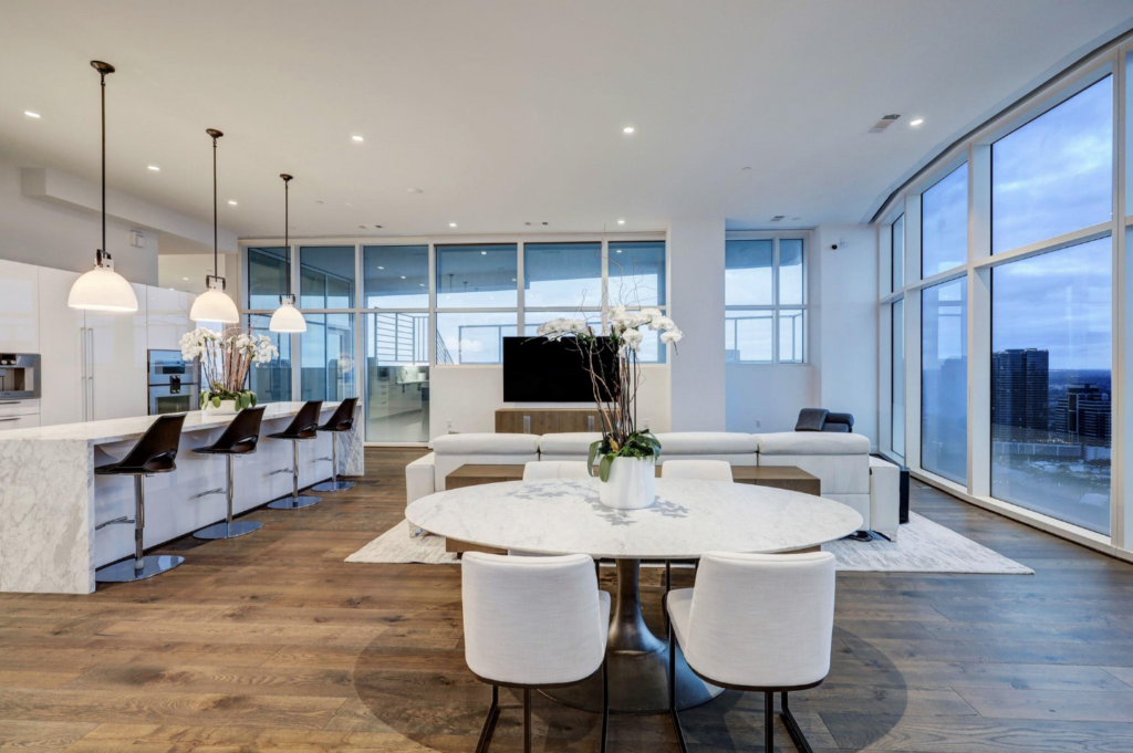 An open floor plan at The Arabella creates a striking ambience in No. 3101 at 4521 San Felipe.