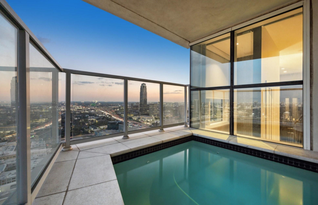 The owner's private pool at No. 3202, 4521 San Felipe.