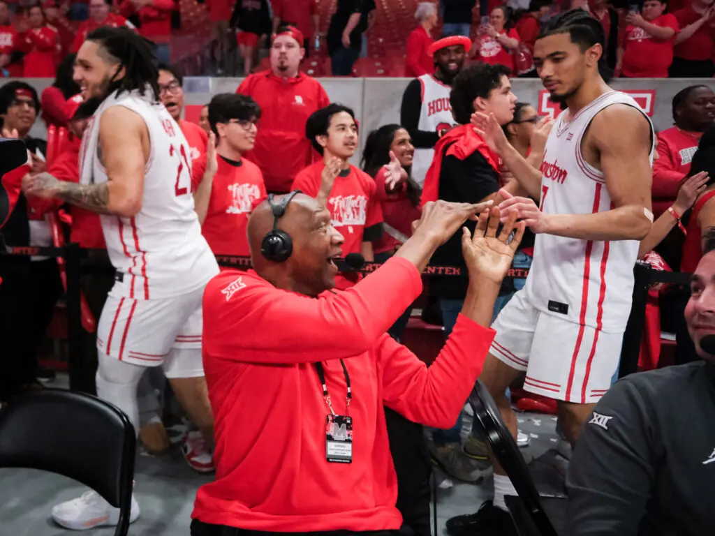 University of Houston all-time great Elvin Hayes gives point guard Milos Uzan some love. (Photo by F. Carter Smith)