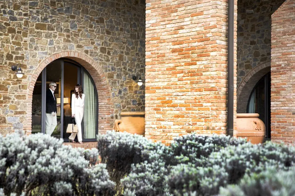 At the Club’s five luxury villas in Tuscany, Members enjoy serenity on a remote estate set among acres of olive groves and vineyards. Each vacation home features a classic Italian kitchen and a traditional forno for baking pizza.