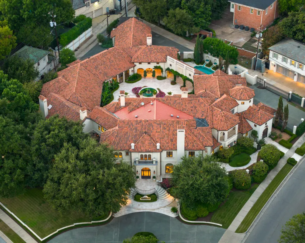 Celebrated architect Robbie Fusch (of Fusch Architects) designed 4000 Euclid Avenue. (Photo by Briggs Freeman Sotheby's International Realty)
