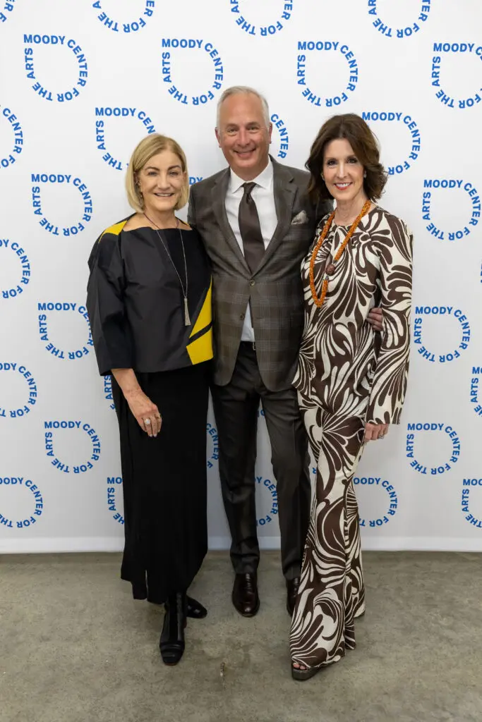 Suzanne Deal Booth, Bobby Tudor & co-chair Phoebe Tudor at A Dinner for the Moody at Rice University’s Moody Center for the Arts. (Photo by Jenny Antill Clifton) 