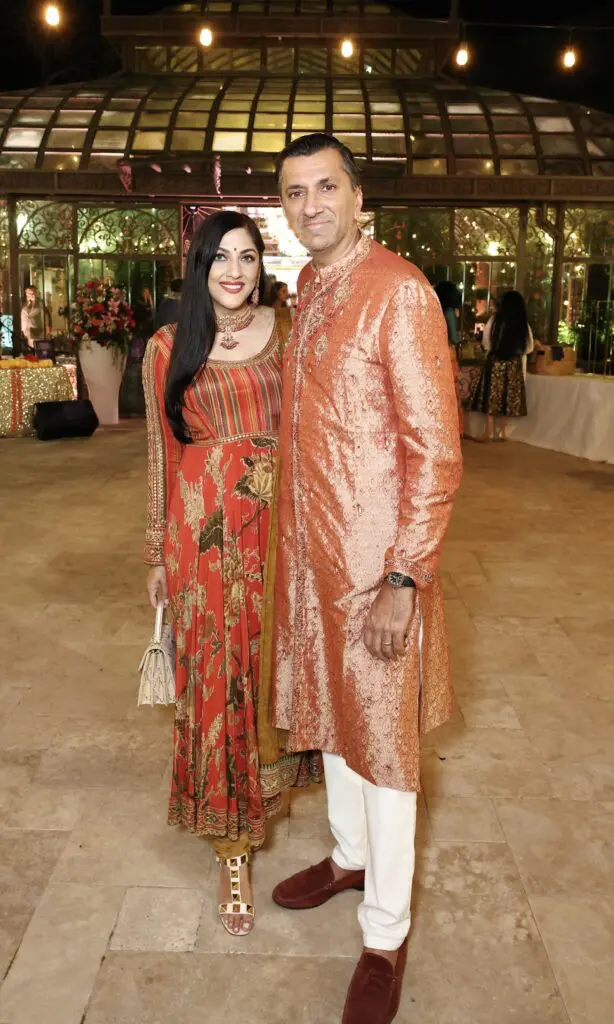 Dr. Sippi & Ajay Khurana at the wedding of Ruchi Mukherjee and Walter Sassard. (Photo by Quy Tran)