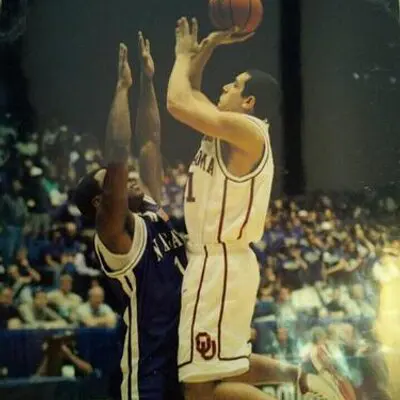 Kellen Sampson didn't play a lot at the University of Oklahoma, but when he did he brought plenty of intensity. (@kellenmsampson)