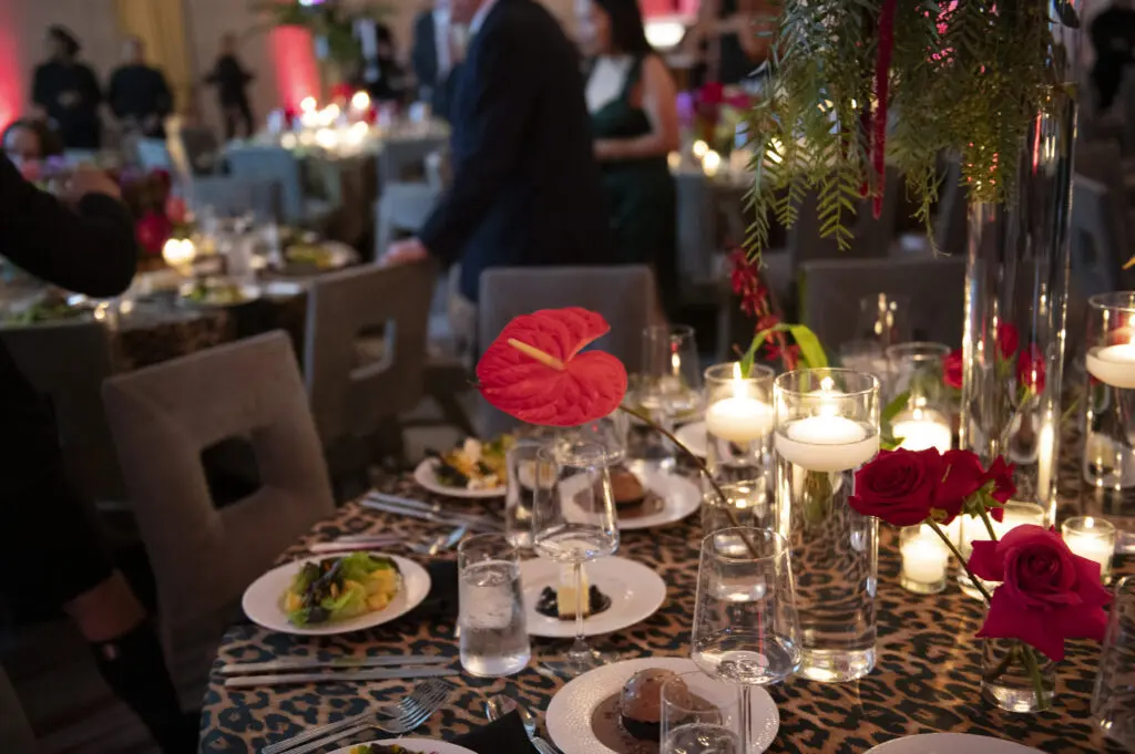 The tablescape at "A Night of Roaring Hope" (Photo by Tamytha Cameron and Nate Rehlander)