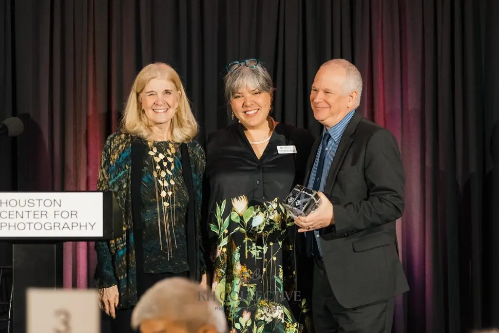 Co-chair Patricia Eifel, HCP executive director Anne Leighton Massoni, honoree Malcolm Daniel at the Houston Center for Photography 2025 Auction & Gala (Photo by Kelly Hornberger Photography)