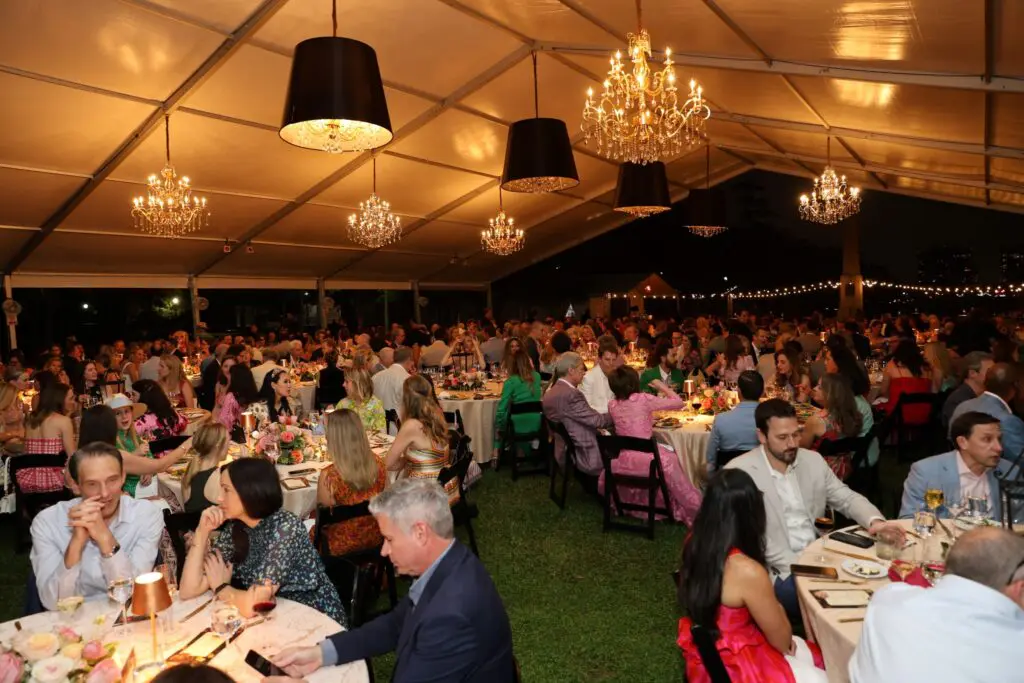 Dining alfresco at Hermann Park Conservancy's Evening in the Park (Photo by Priscilla Dickson)