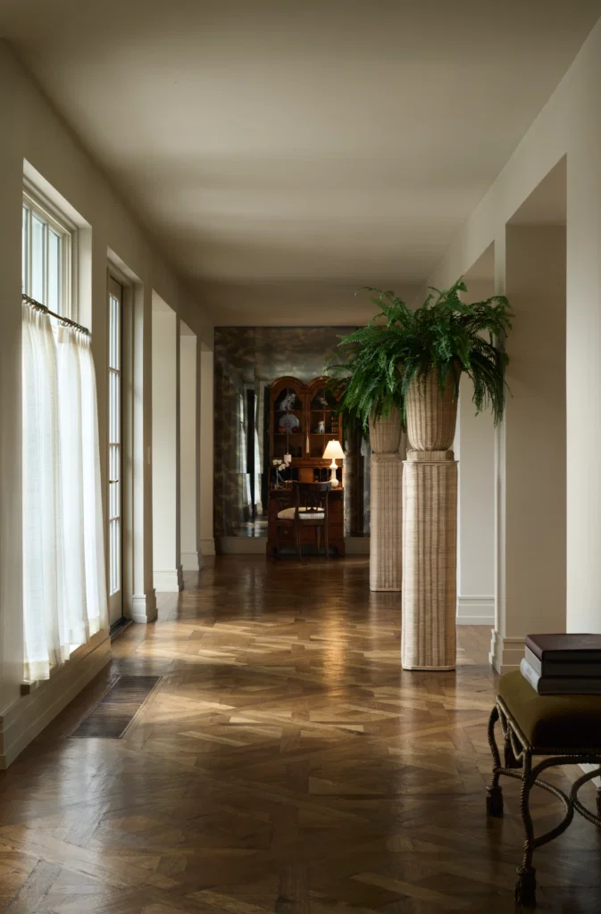 The gallery’s original French-Brown floors were restored. Wicker plant stands from Atelier Vime, Paris. (Photo by Pär Bengtsson)