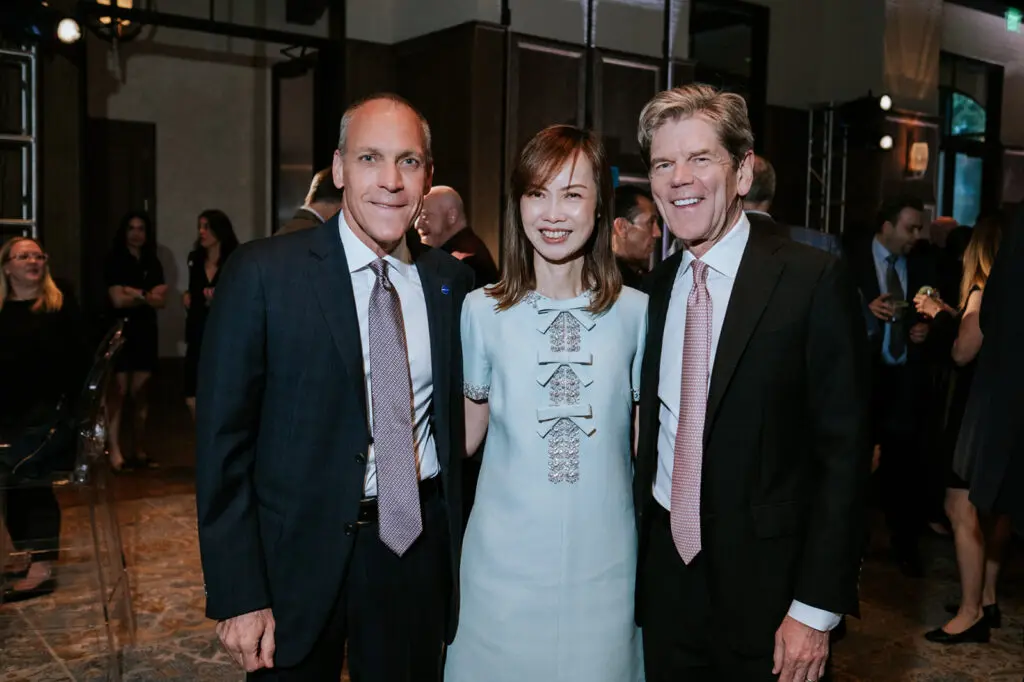 oneworld CEO, Nathaniel Pieper, Cathay Chief Customer and Commercial Officer Lavinia Lau, and American Airlines Group Vice Chair and Chief Strategy Office, Steve Johnson (Photo by Teshorn Jackson Studio)