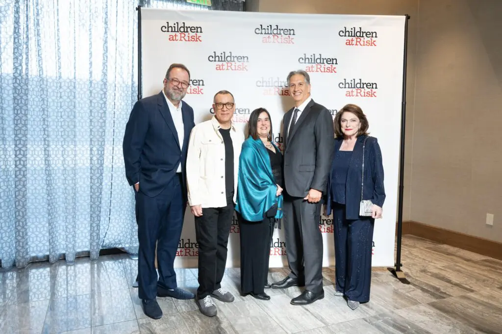 Bob Samborn, Fred Armisen, Suzan and Jeremy Samuels, Beth Wolff at the Children at Risk dinner at the Post Oak Hotel. (Photo by Daniel Ortiz)