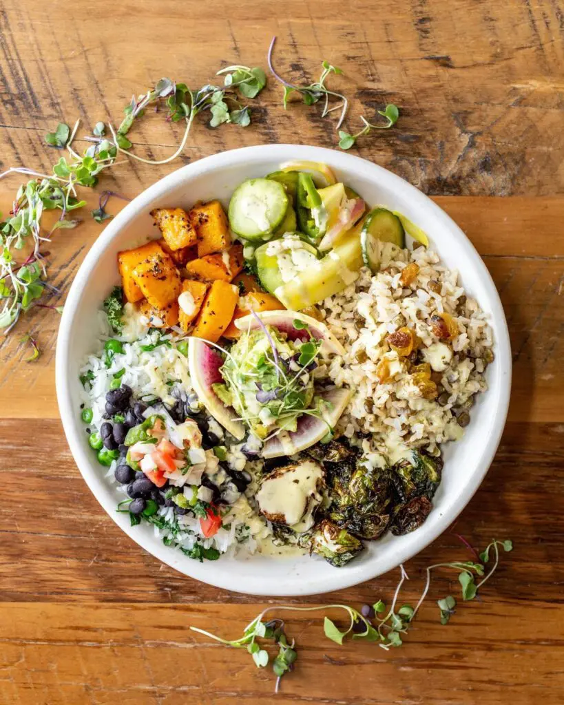 Local Table Mediterranen fusion bowl