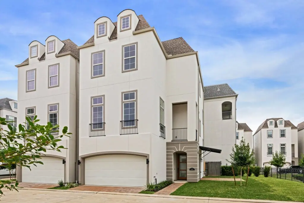 No matter where or how you want to live in Houston, Riverway Homes has a community to fit your lifestyle within the 77043, 77055, and 77007 zip codes.