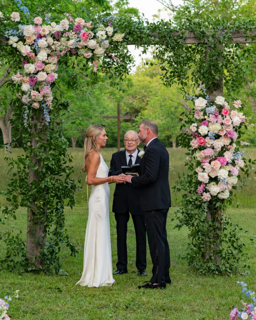 Chandelier Grove was the perfect place for Madeline McCrann and Toby Potter to bring their families together. (Photo by Jen Durst for Jen Elizabeth Photography)