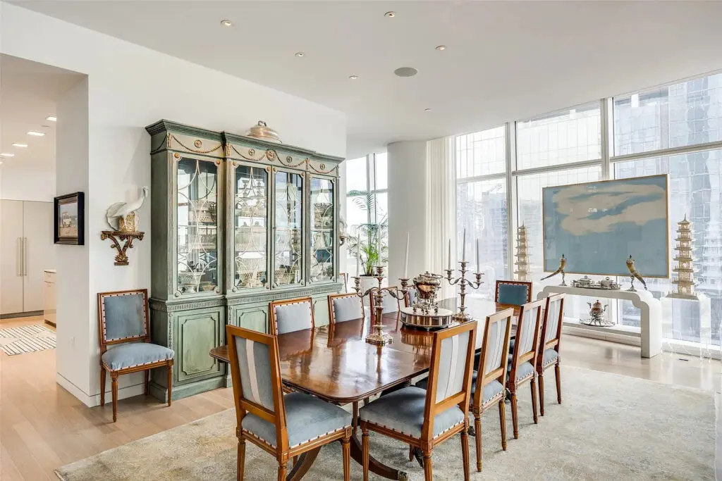 The chinoiserie dining room (Photo by Compass RE Texas)