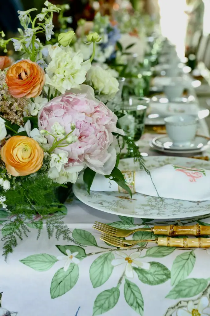 Dwight Woodbury of DL Woodbury Designs created the florals for Heather Almond's birthday fête (Photo by Priscilla Dickson)