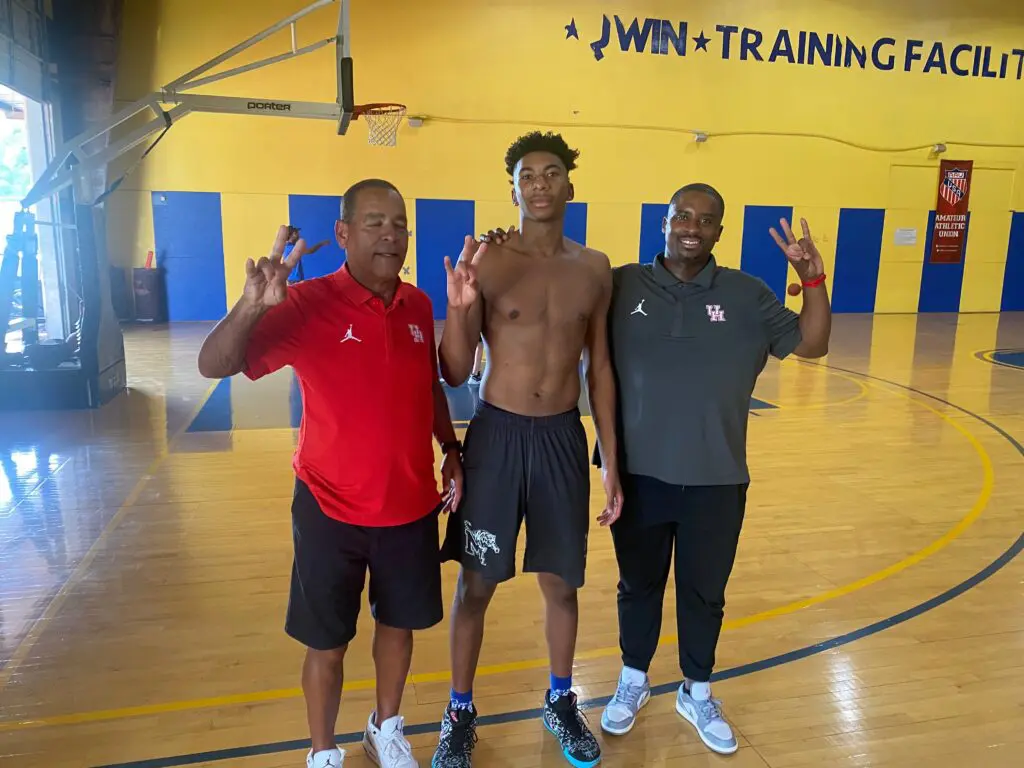 Chase McCarty poses with Kelvin Sampson and former UH assistant Quannas White at his dad's training facility during his recruitement.