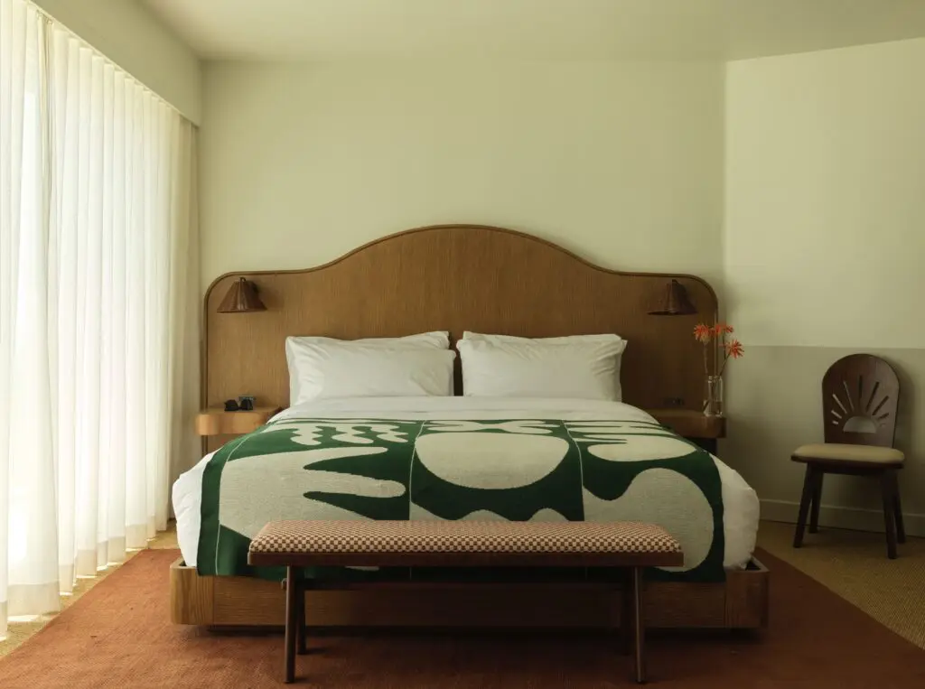 Casa Loma bed