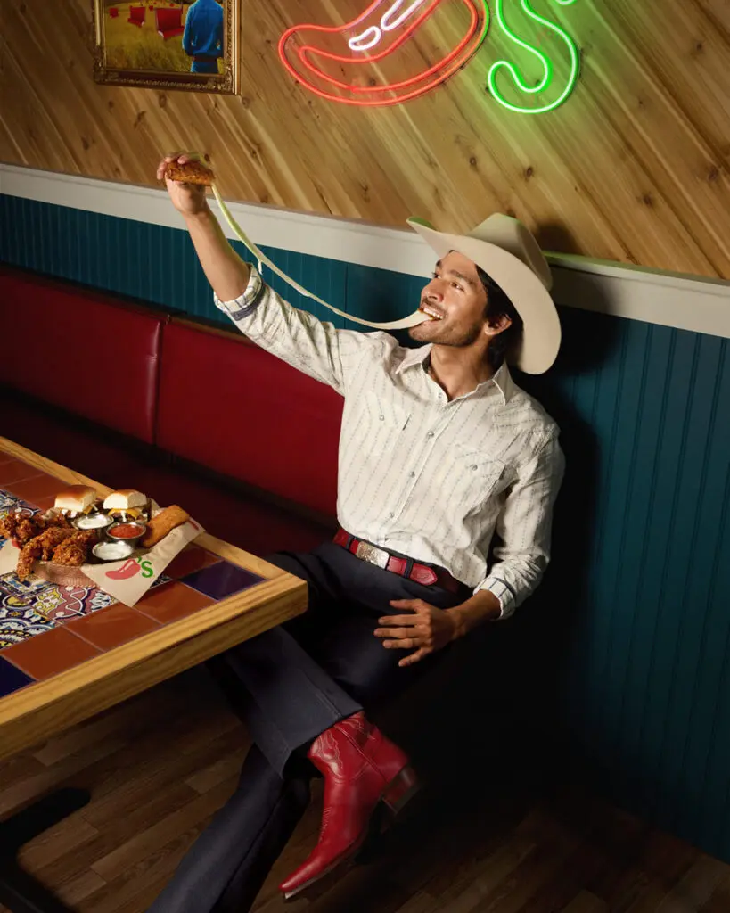 The collection is a nod to both brands' unmistakable styles, "perfect for fans of both types of ranch." (Photo by Tecovas x Chili’s)