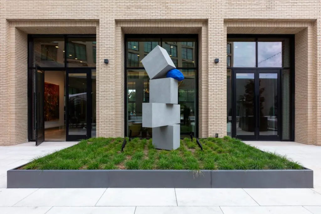 Jose Dávila's "Joint Effort," 2023 at The Crescent Hotel, Fort Worth courtyard (Photo by Kevin Todora)