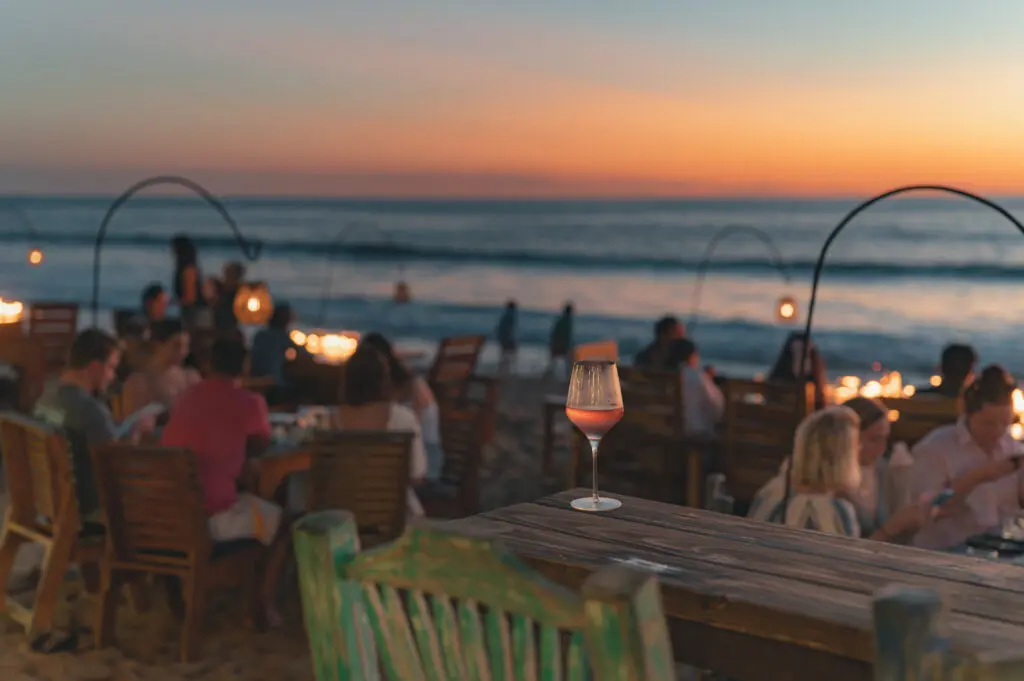 The Green Room is Villa Santa Cruz' popular beachside hotspot that captures casual Baja dining at its finest with an elegant flair. 