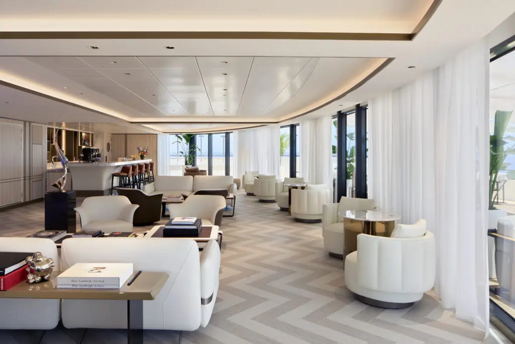 Interior view of Art Bar on the Ritz-Carlton Luminara. (Photo by Edgardo Contreras)

