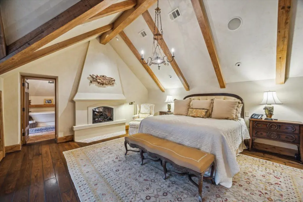 The primary suite at 3 E Rivercrest Drive (Photo by TK Images for Martha Turner Sotheby’s International Realty)