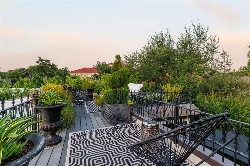 You can even climb on top of the roof, which is fittingly decked to impress. (Photo by Allie Beth Allman & Associates)