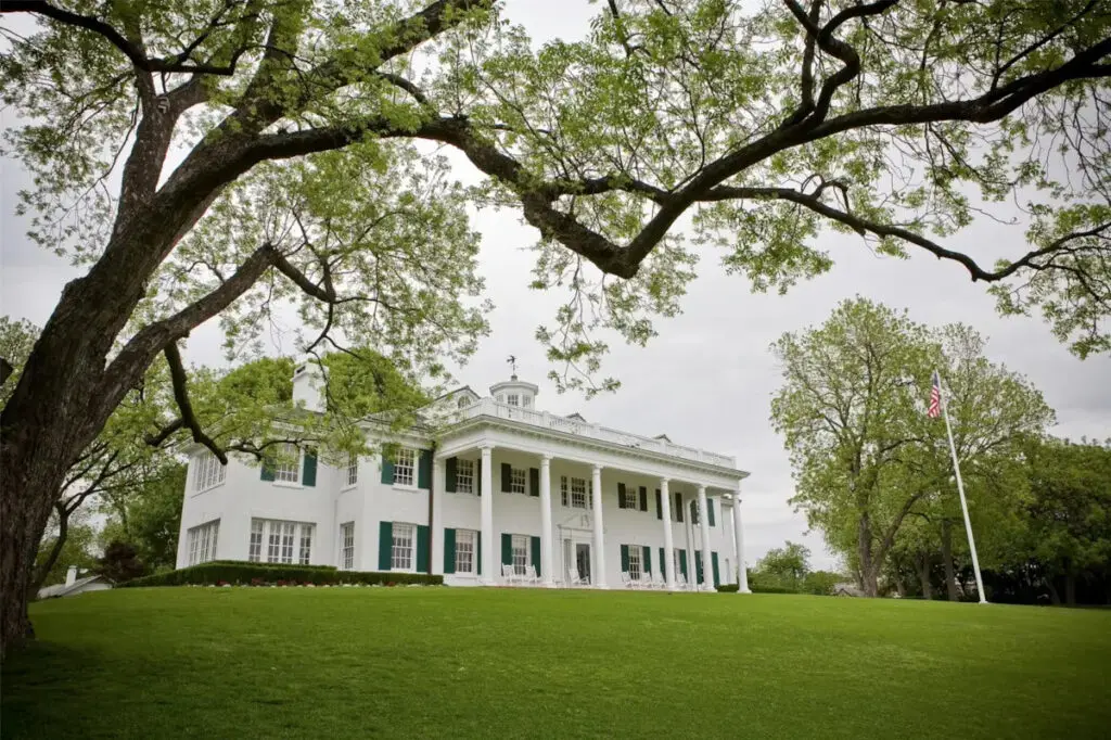Mount Vernon Dallas (Photo by Allie Beth Allman & Associates)