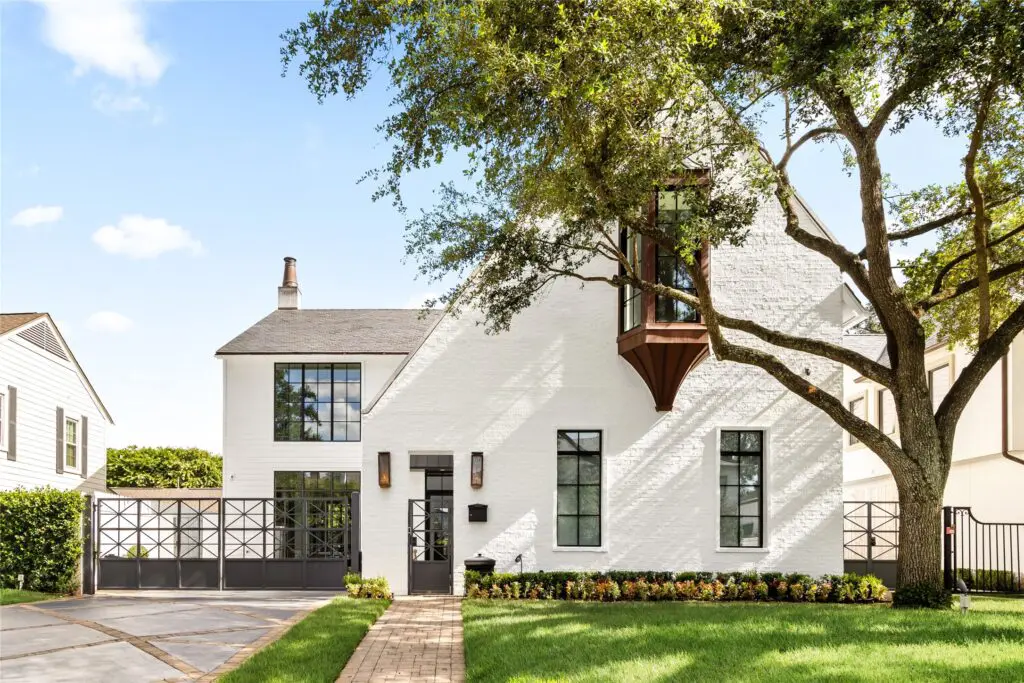 For the homeowner in need of six bedrooms, 3835 Olympia Drive could be the ticket. It is one of the Houston houses you can buy for $3 million.