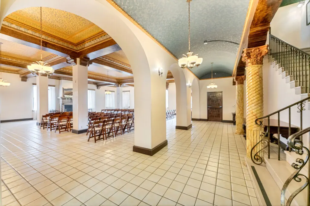 A grand hall inside 512 W. 4th Street showcases the building’s original detailing, which will be preserved during renovations. (Courtesy LanCarte Commercial)