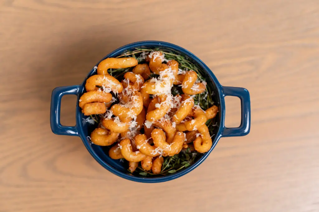 Camaraderie's cheese curls are something worth choosing at this hot restaurant in The Heights. (Photo by Carla Gomez)