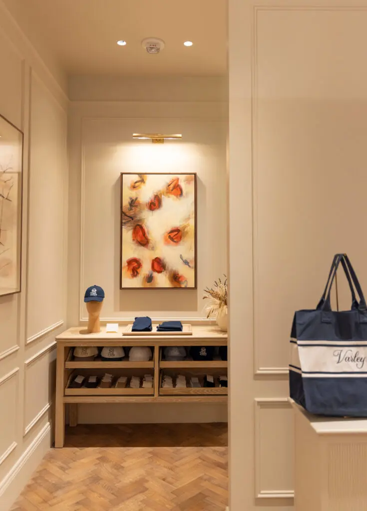 HÁM Interiors outfitted the space by juxtaposing soft textures and sculptural forms. (Photo by Varley)