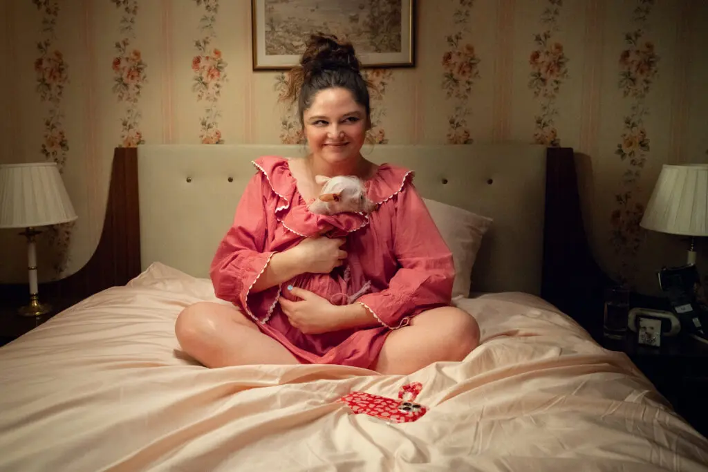 Lena Dunham's "Too Much" is a fun romantic comedy on Netflix.